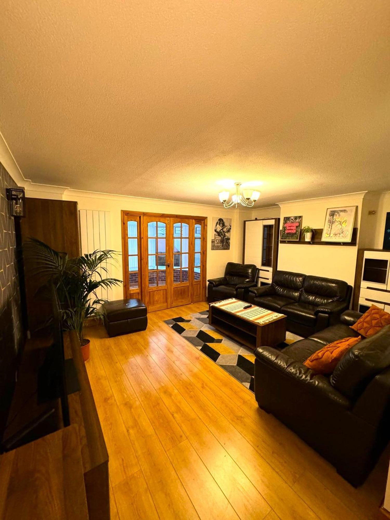 Dundridge Home - Morden Urban Living - Sleeps Up To 9 Guests & Private Parking For 2 Vehicles Bristol Esterno foto