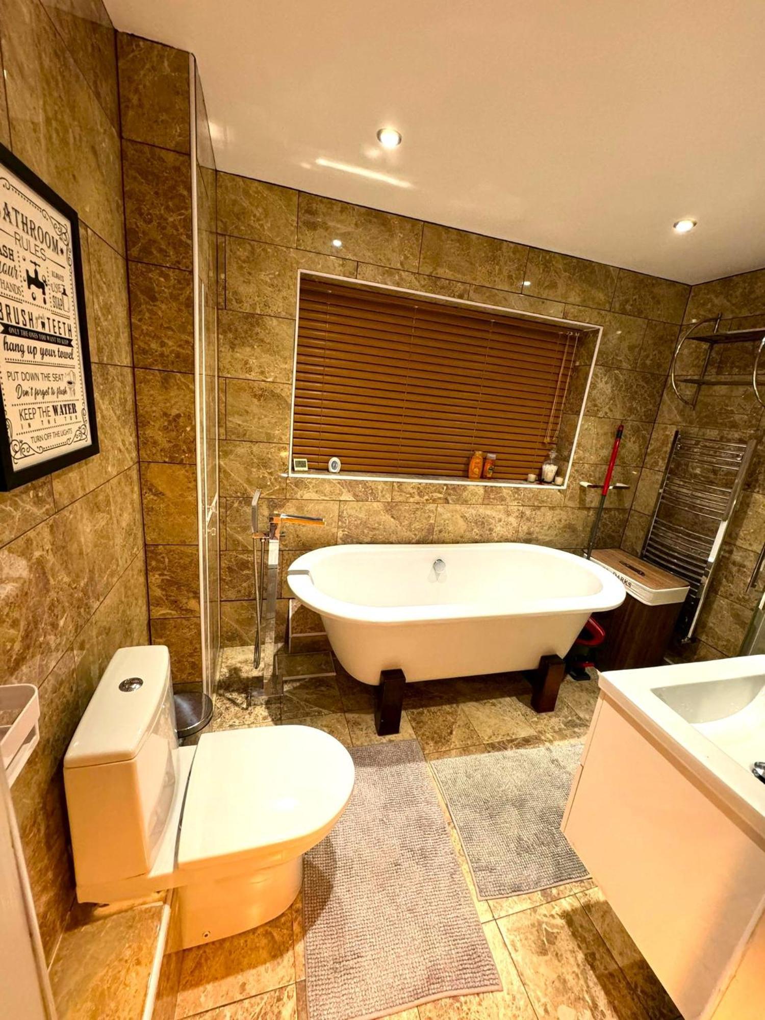Dundridge Home - Morden Urban Living - Sleeps Up To 9 Guests & Private Parking For 2 Vehicles Bristol Esterno foto
